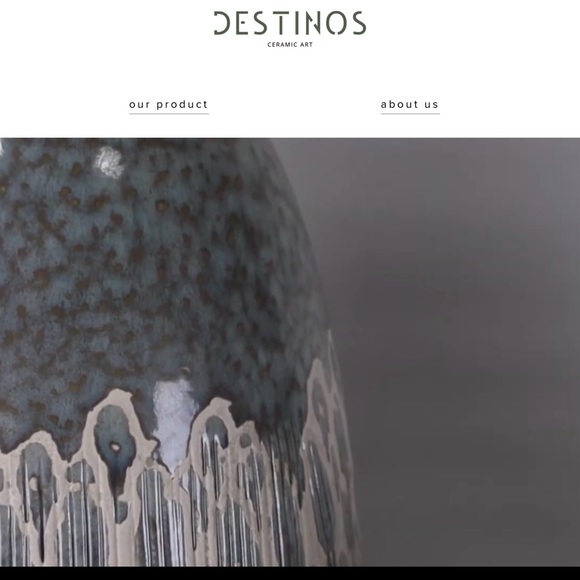 Ceramic Portuguese Platter with embossed wood grain design - Picture 4 of 4